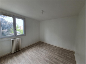 t2 à la location -   08000  CHARLEVILLE MEZIERES, surface 46 m2 location t2 - UBI481968302